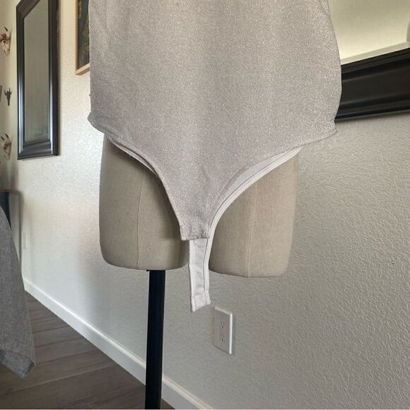 Iris Womens Stretch Allover Shiny Metallic Scoop Neck Sleeveless Bodysuit Size M - Picture 11 of 11